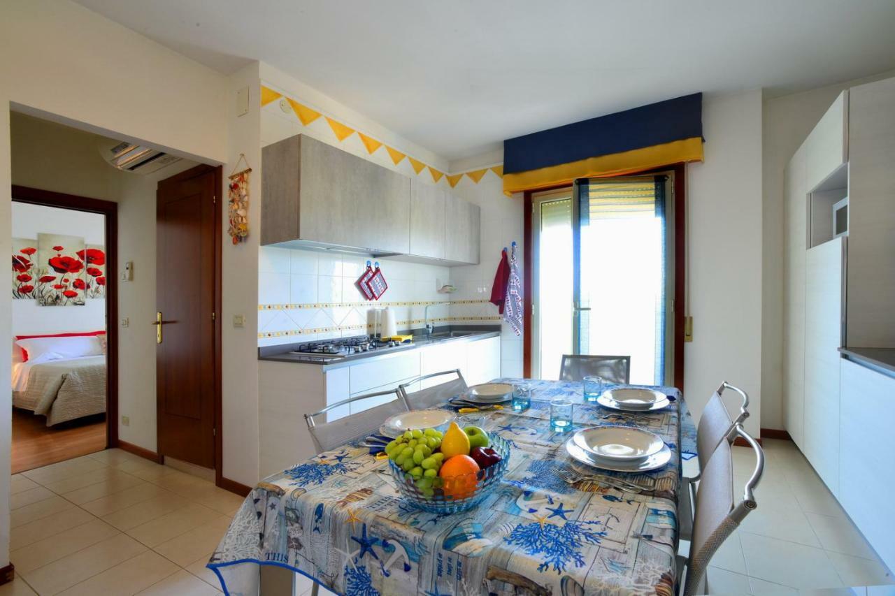 Condominio Al Cigno Lignano Sabbiadoro Exterior foto